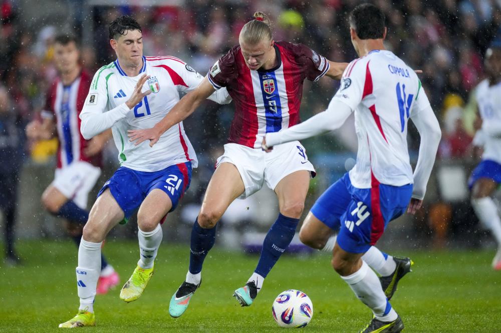 德甲生涯第10次戴帽，凯恩赛后将比赛用球带走收藏