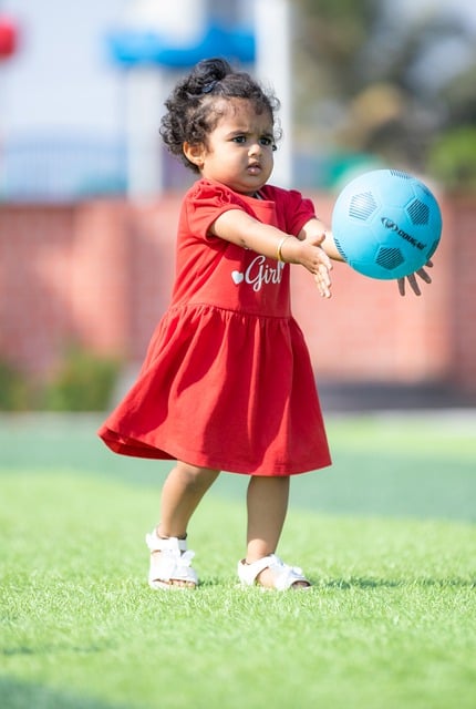 说啥了？詹姆斯把独行侠替补席逗得笑翻天